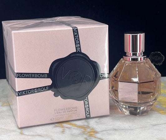 Viktor&Rolf Flowerbomb EDP 50ml bottle with pink box front view