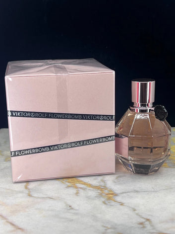 Viktor&Rolf Flowerbomb EDP 50ml bottle with box side view